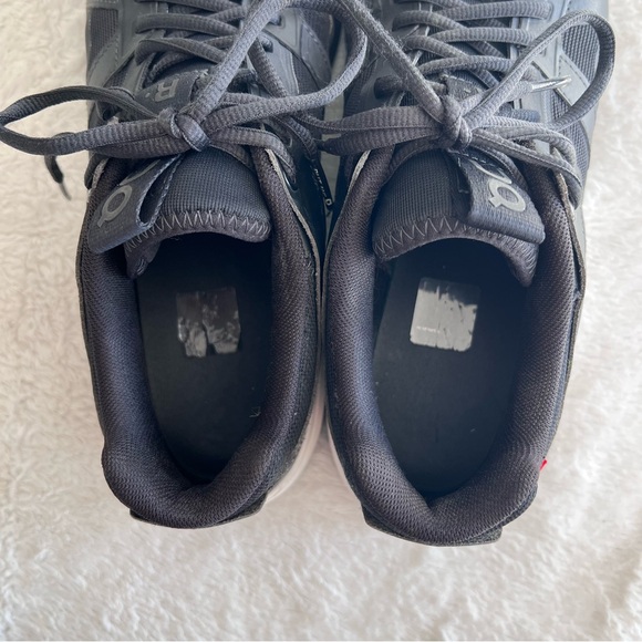 ON Running The Roger Clubhouse Pro Athletic Shoes Black White Men’s size 11 - Picture 9 of 10